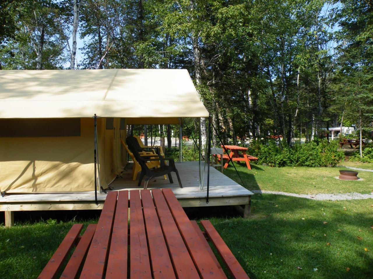 Prêts-à-camper Camping Tadoussac Exterior foto